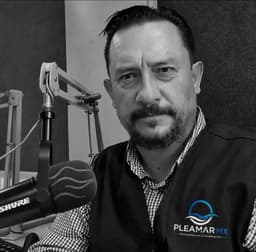 Retrato de César Esparza — periodista y fundador de Pleamar MX.